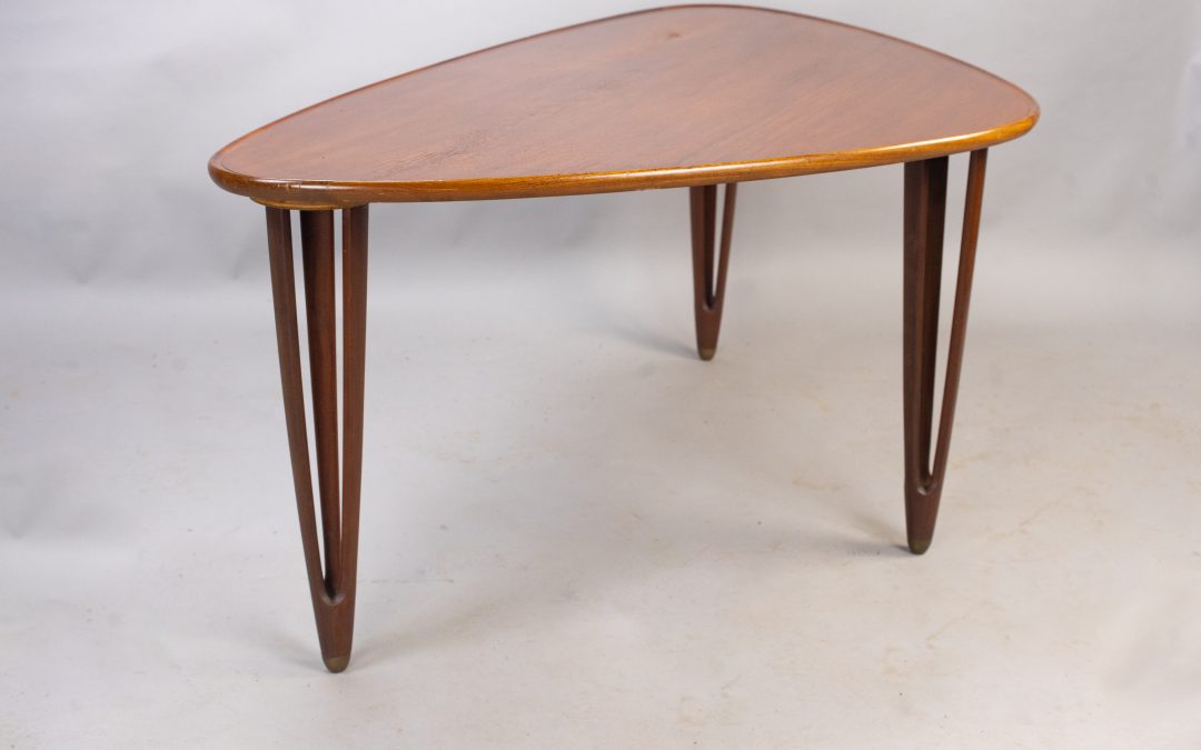 BC Møbler teak tripod table