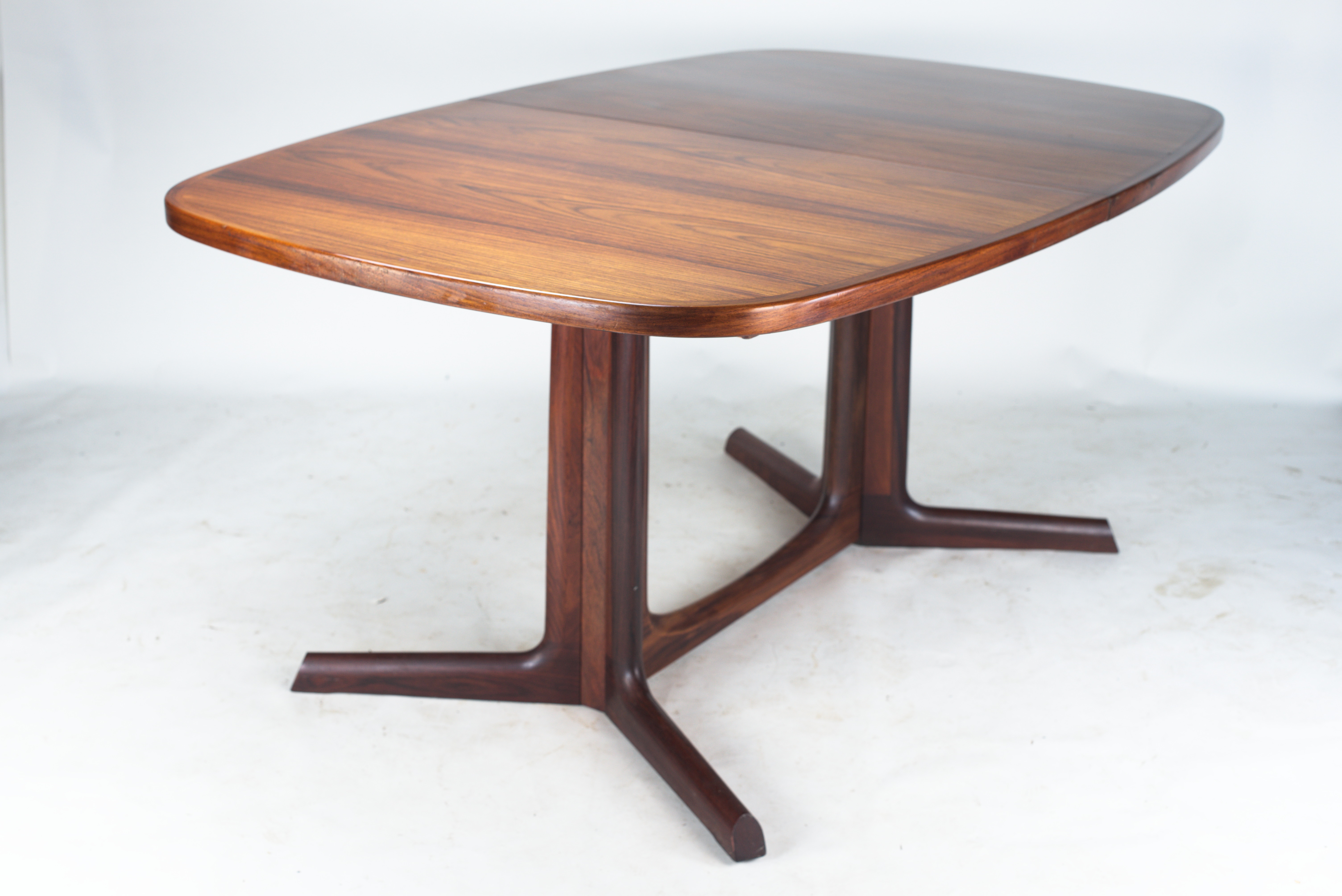 Gudme dining table