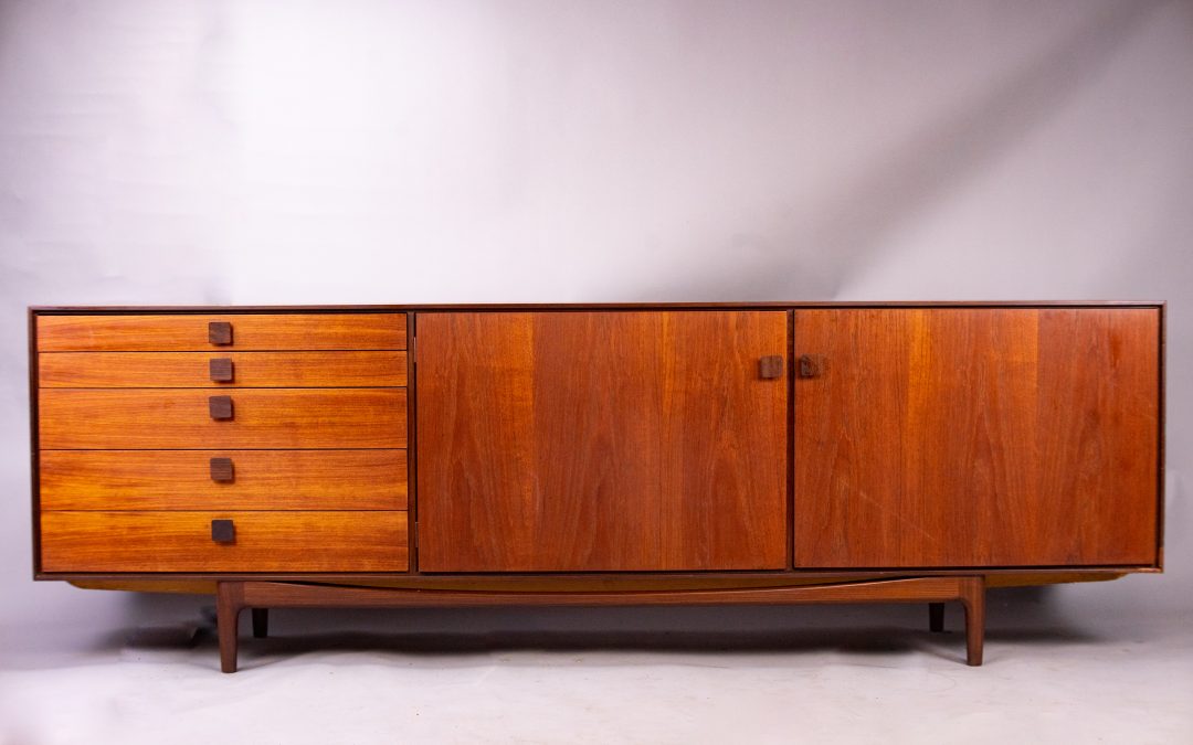 Teak sideboard Model 4020 Kofod-Larsen 1960s