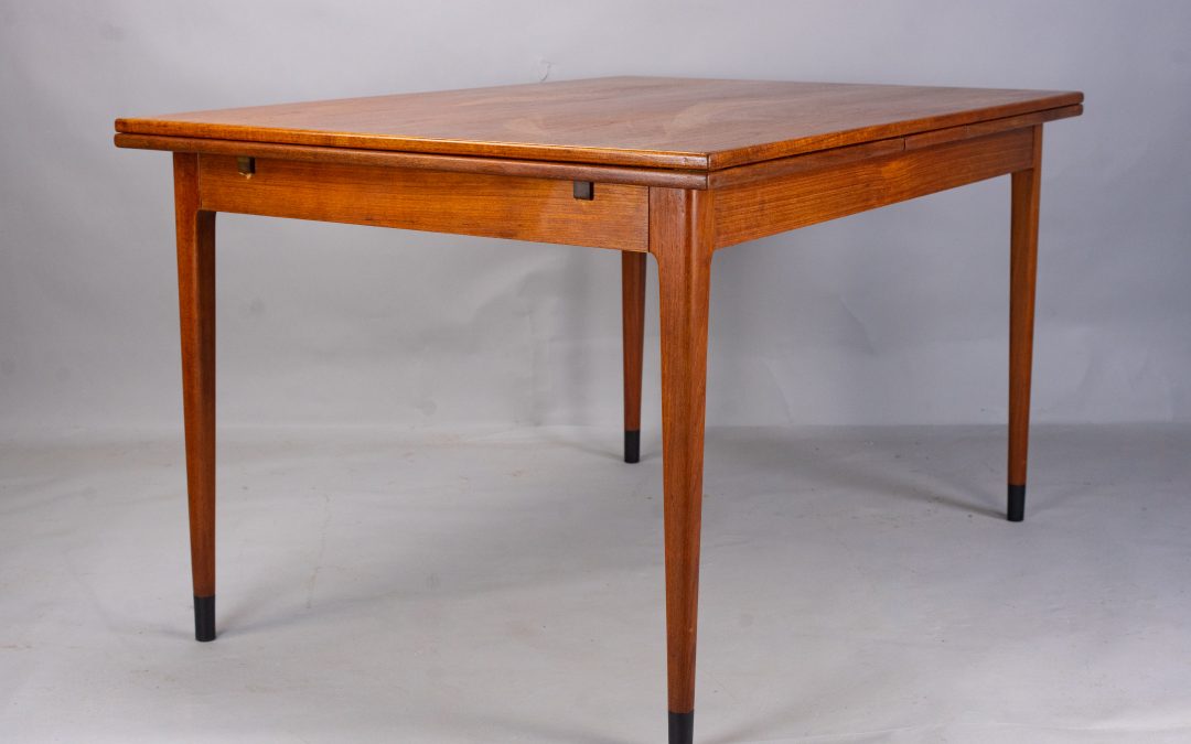 Model No.9 table Niels Møller