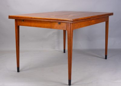 Model No.9 table Niels Møller