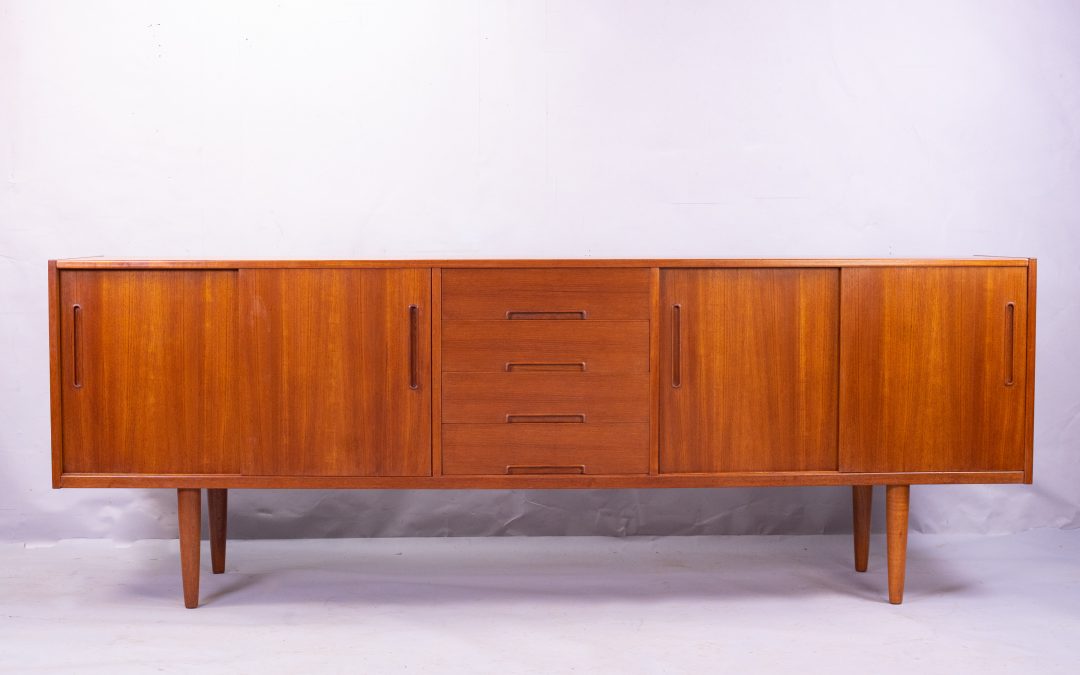 Troeds Gigant teak sideboard